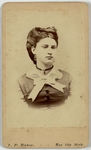 Woman with expansive collar bow and close-fitted necklace, front