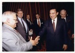 Photograph of Kika de la Garza greeting Egyptian president Hosni Mubarak
